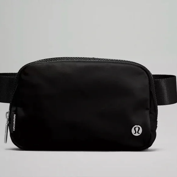New Lululemon Everywhere Cross Body Bag in Black - Picture 1 of 5